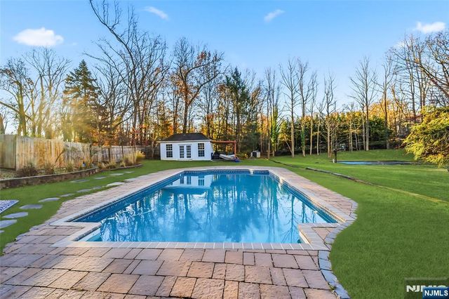 27 Pine Hill Road, Old Tappan, NJ 07675