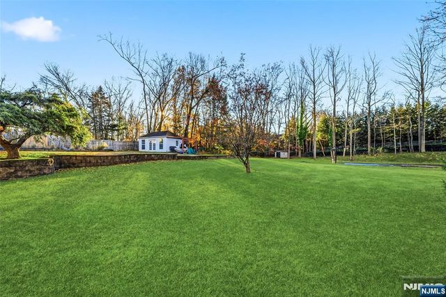 27 Pine Hill Road, Old Tappan, NJ 07675