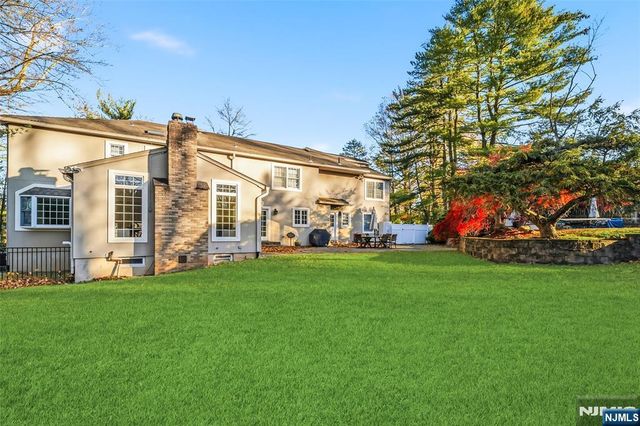 27 Pine Hill Road, Old Tappan, NJ 07675