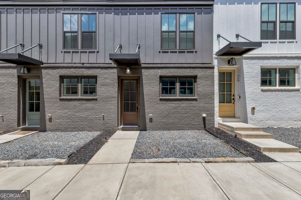 910 Brees Court, Atlanta, GA 30318