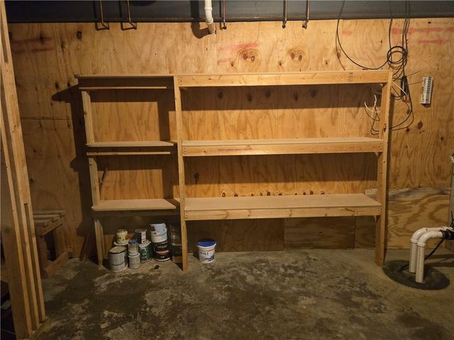 503 E Ottawa Street, Paola, KS 66071