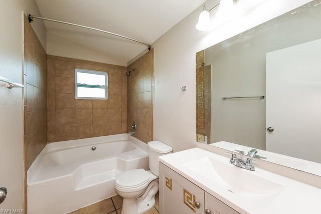 2123 NE 4th PL, Cape Coral, FL 33909
