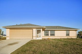 2123 NE 4th PL, Cape Coral, FL 33909