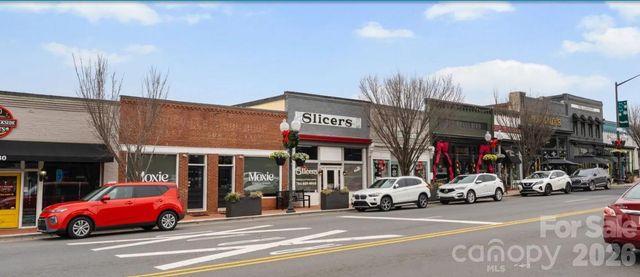 4104 Hickory Place Lane, Pineville, NC 28134