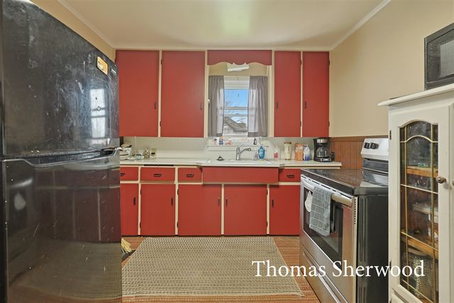 409 W Oak Street, Fremont, MI 49412