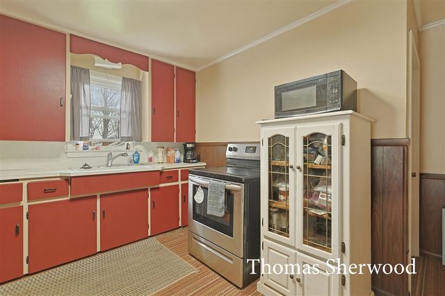 409 W Oak Street, Fremont, MI 49412