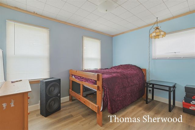 409 W Oak Street, Fremont, MI 49412