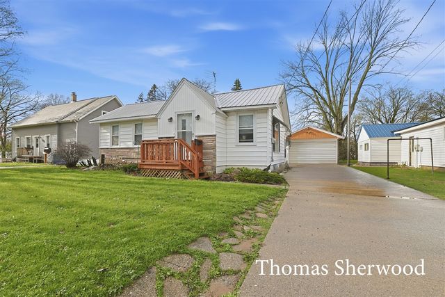 409 W Oak Street, Fremont, MI 49412