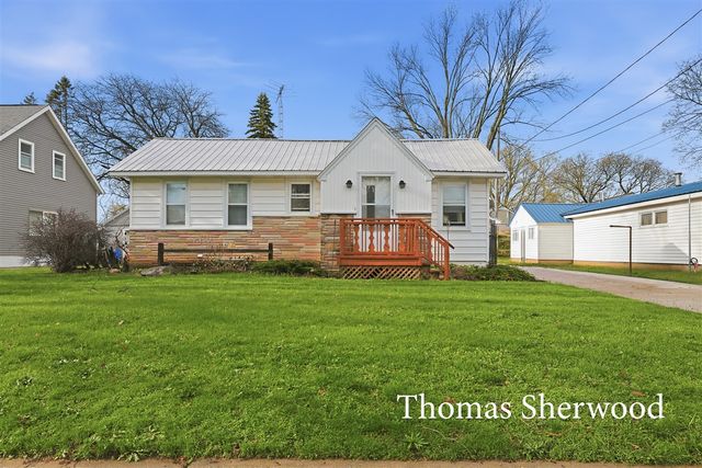 409 W Oak Street, Fremont, MI 49412
