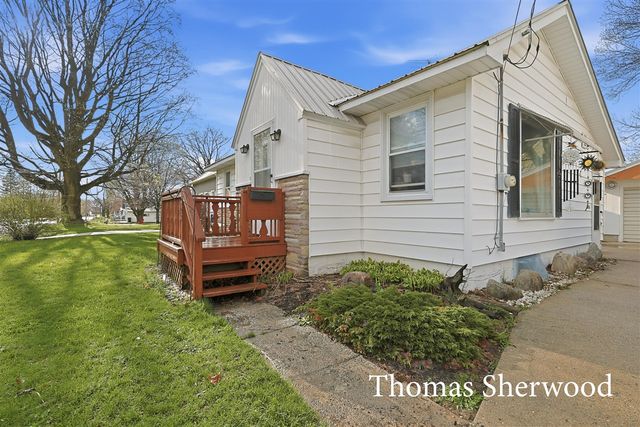 409 W Oak Street, Fremont, MI 49412