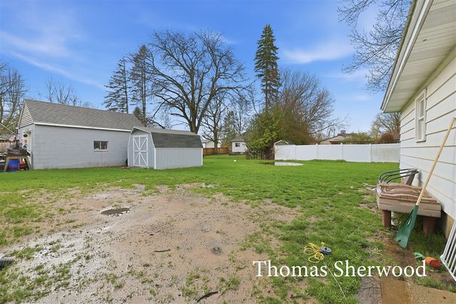 409 W Oak Street, Fremont, MI 49412