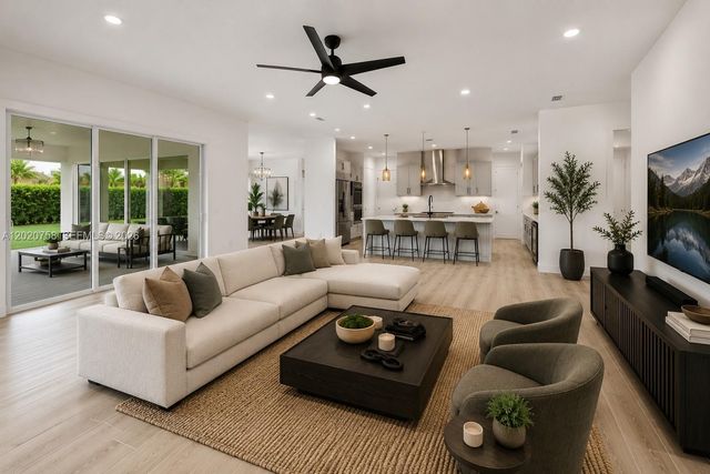 2031 Meadows Dr, Davie, FL 33324