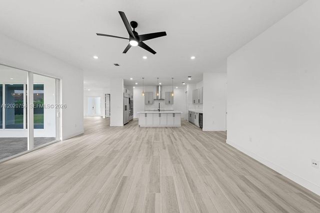 2031 Meadows Dr, Davie, FL 33324