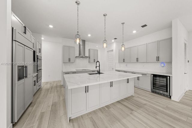 2031 Meadows Dr, Davie, FL 33324