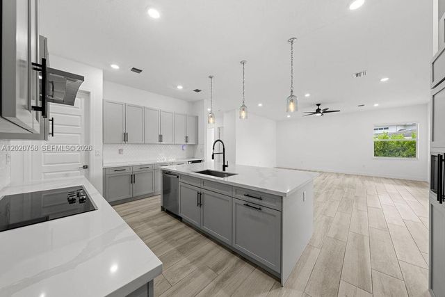 2031 Meadows Dr, Davie, FL 33324