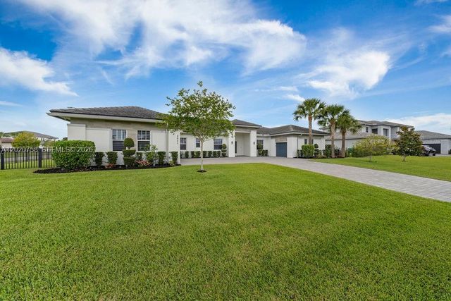 2031 Meadows Dr, Davie, FL 33324