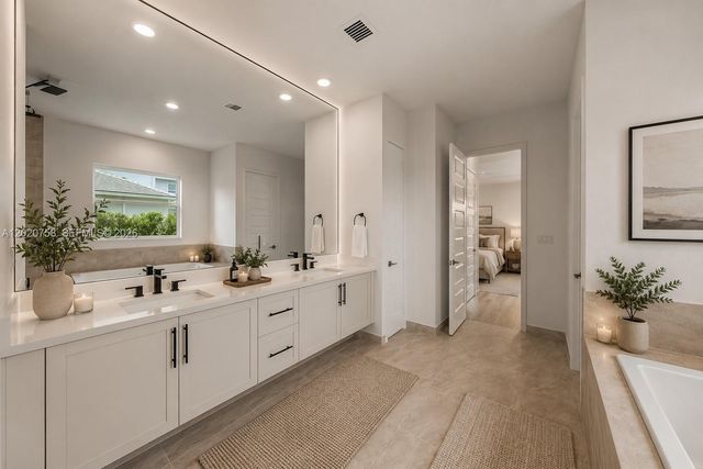 2031 Meadows Dr, Davie, FL 33324