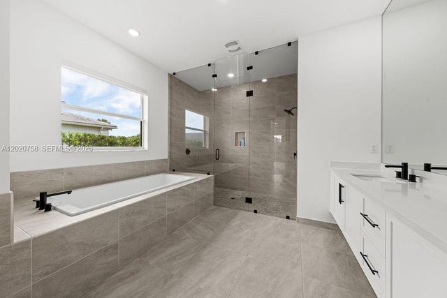 2031 Meadows Dr, Davie, FL 33324