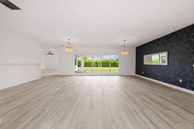 2031 Meadows Dr, Davie, FL 33324