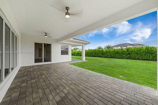 2031 Meadows Dr, Davie, FL 33324