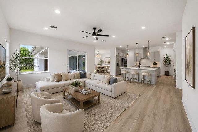 2031 Meadows Dr, Davie, FL 33324