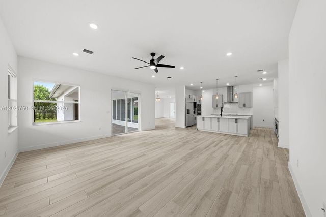 2031 Meadows Dr, Davie, FL 33324