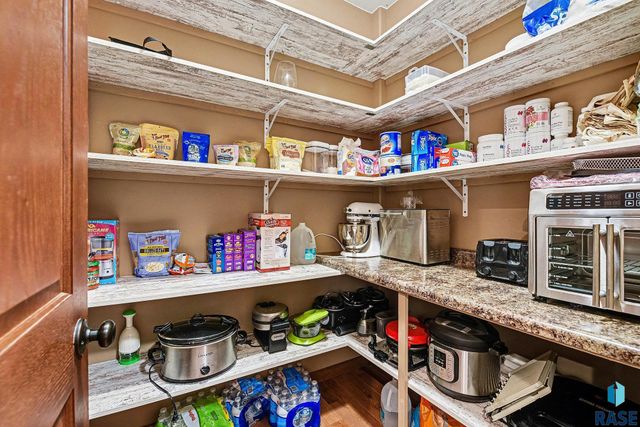 100 Oak Ave Avenue, Crooks, SD 57020