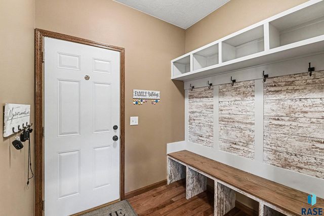 100 Oak Ave Avenue, Crooks, SD 57020