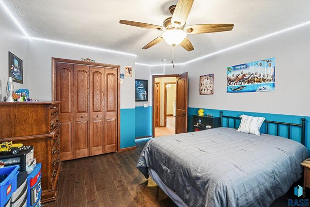 100 Oak Ave Avenue, Crooks, SD 57020