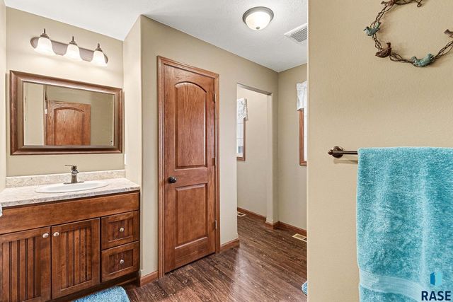 100 Oak Ave Avenue, Crooks, SD 57020