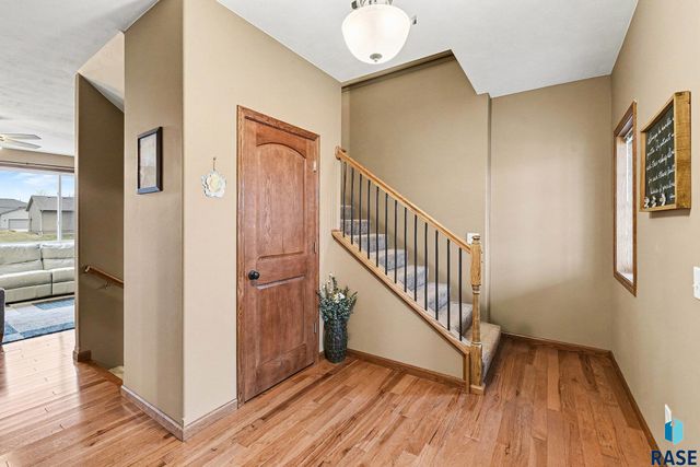 100 Oak Ave Avenue, Crooks, SD 57020