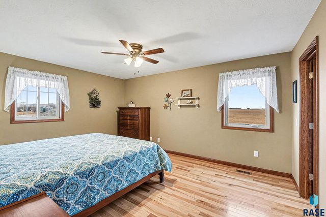 100 Oak Ave Avenue, Crooks, SD 57020