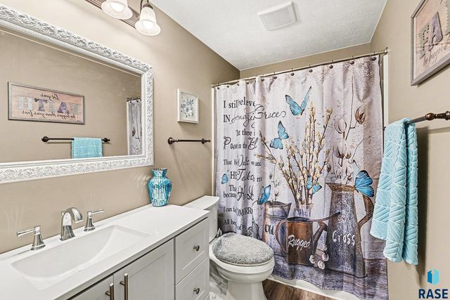 100 Oak Ave Avenue, Crooks, SD 57020