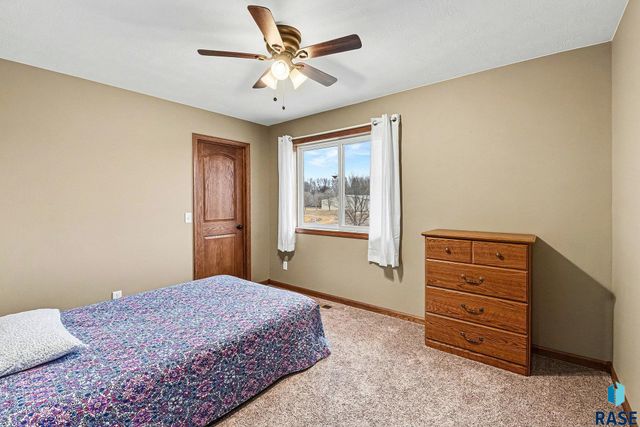 100 Oak Ave Avenue, Crooks, SD 57020