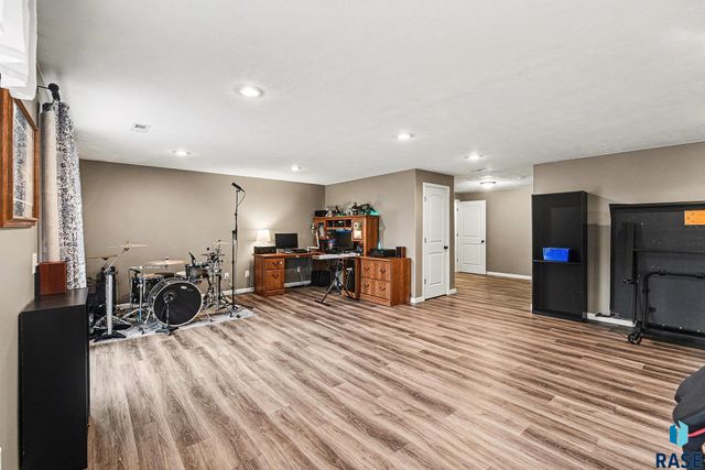 100 Oak Ave Avenue, Crooks, SD 57020