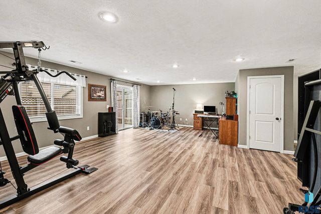 100 Oak Ave Avenue, Crooks, SD 57020