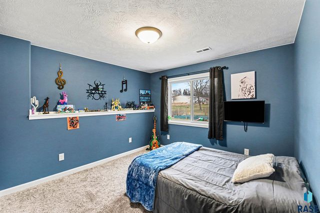 100 Oak Ave Avenue, Crooks, SD 57020