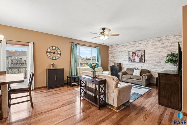 100 Oak Ave Avenue, Crooks, SD 57020