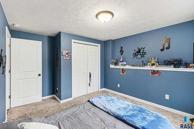 100 Oak Ave Avenue, Crooks, SD 57020