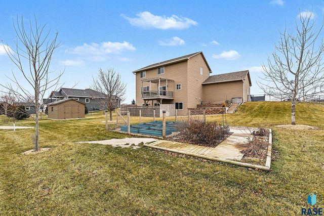 100 Oak Ave Avenue, Crooks, SD 57020