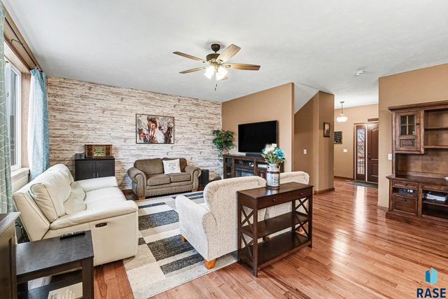 100 Oak Ave Avenue, Crooks, SD 57020