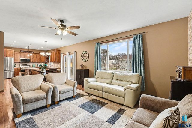 100 Oak Ave Avenue, Crooks, SD 57020