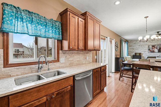 100 Oak Ave Avenue, Crooks, SD 57020