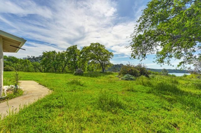 5800 Wilkinson Ln, Valley Springs, CA 95252