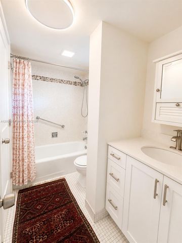 3750 NE 169th St 409, North Miami Beach, FL 33160
