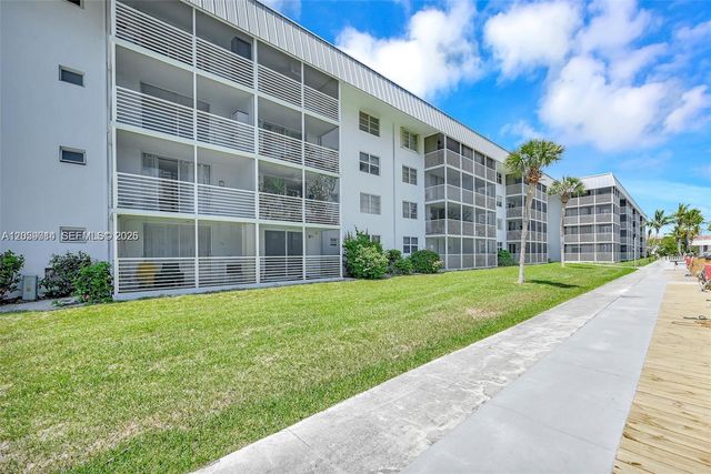 3750 NE 169th St 409, North Miami Beach, FL 33160
