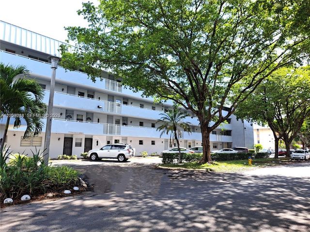 3750 NE 169th St 409, North Miami Beach, FL 33160