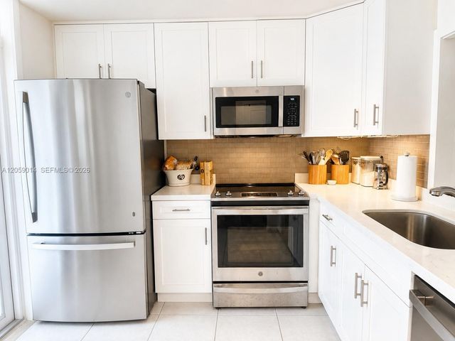 3750 NE 169th St 409, North Miami Beach, FL 33160