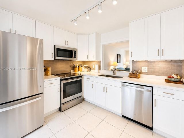 3750 NE 169th St 409, North Miami Beach, FL 33160