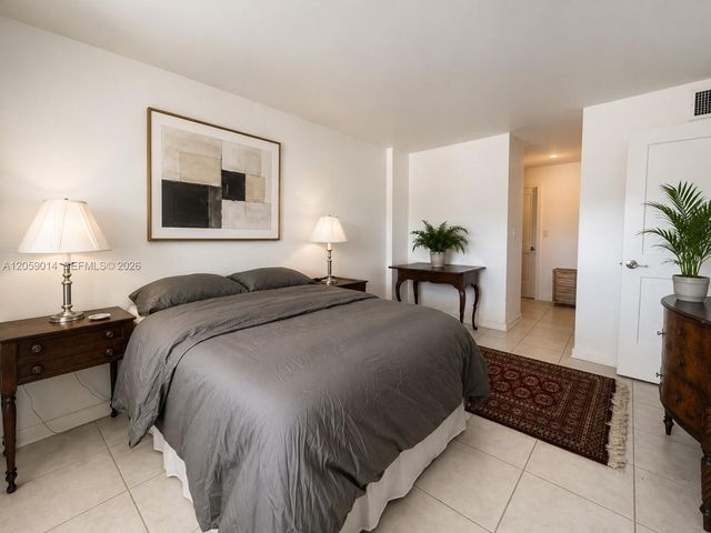 3750 NE 169th St 409, North Miami Beach, FL 33160